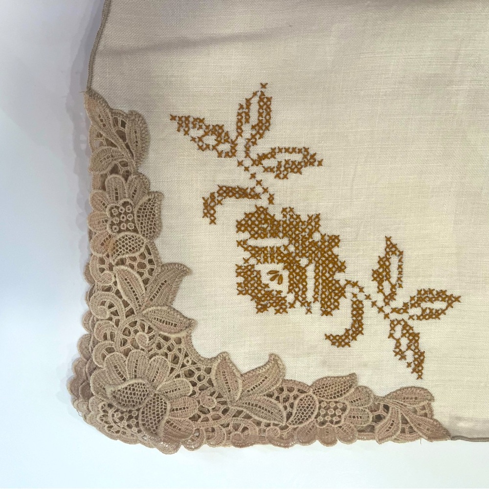 Vintage Floral Embroidered Lace Tablecloth
